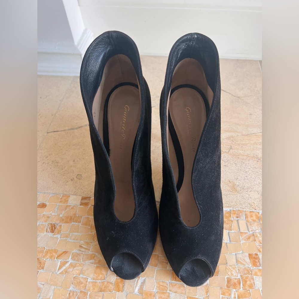 Gianvito Rossi Black Covered Heels – Sleek and Sophisticated